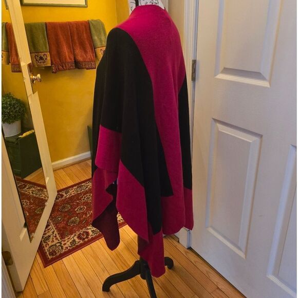 Elegant Red and Black Women's Wrap Shawl - Picture 2 of 6